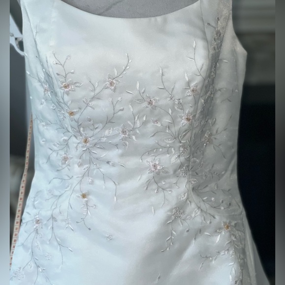 🤍💍👰🏼‍♀️Monique Bridal Wedding Dress AND Veil - Dry Cleaned and preserved - Picture 3 of 15